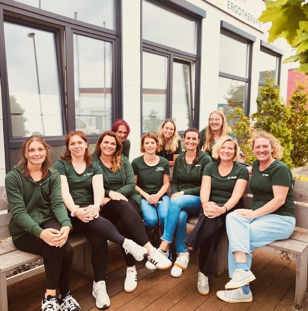 Das komplette Team der Ergotherapie Roth